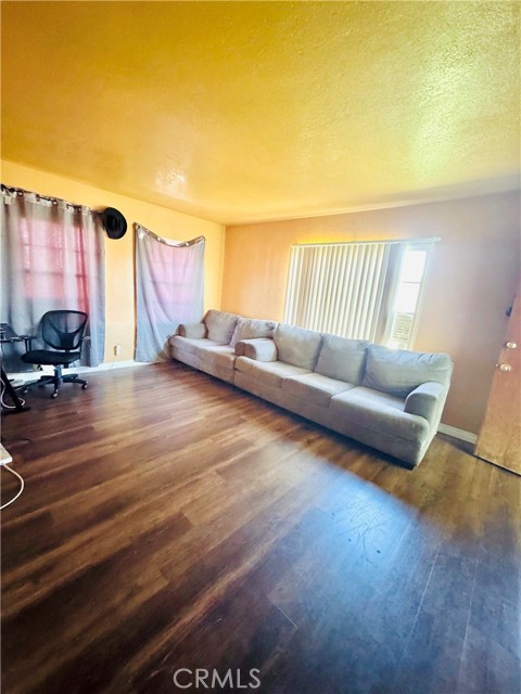 Detail Gallery Image 4 of 5 For 1126 E E St, Ontario,  CA 91764 - 3 Beds | 2 Baths