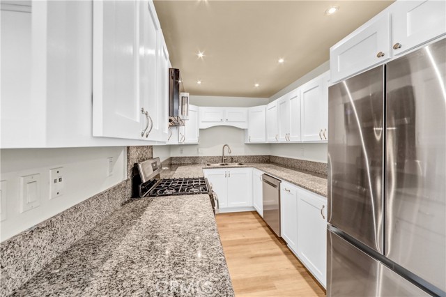 Detail Gallery Image 12 of 27 For 497 S El Molino #106,  Pasadena,  CA 91101 - 2 Beds | 2 Baths