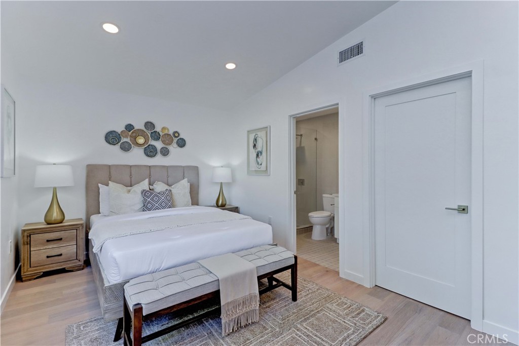 MLS #OC25250919 image #28