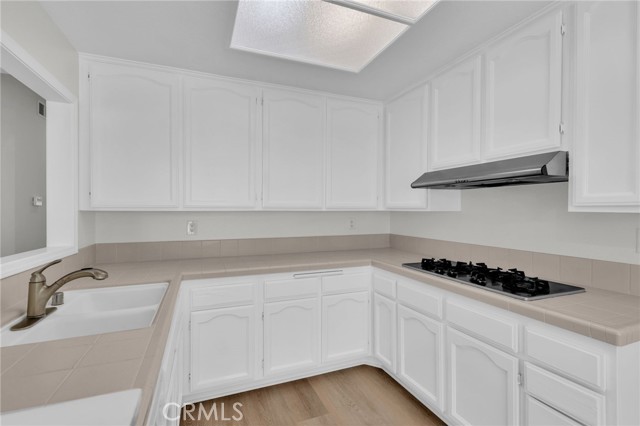 19562 Pompano Lane, Huntington Beach CA: https://media.crmls.org/medias/4b5be2e6-1afa-4364-a822-415b8e40509b.jpg