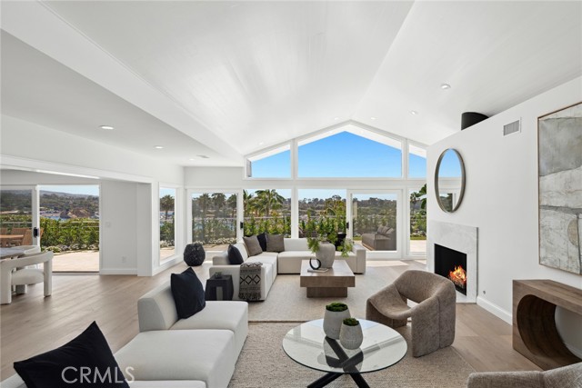 Detail Gallery Image 6 of 36 For 1032 Santiago Dr, Newport Beach,  CA 92660 - 3 Beds | 4 Baths