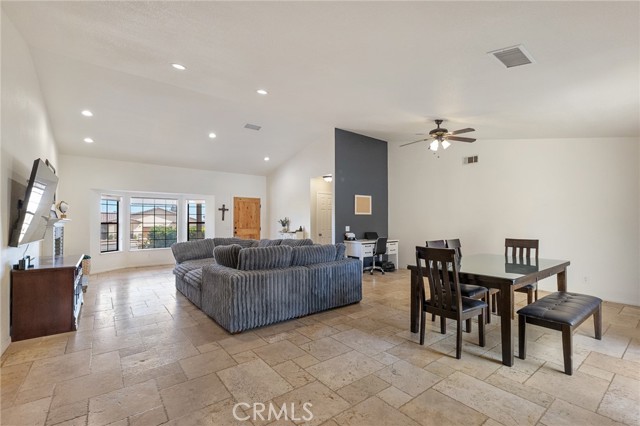 Detail Gallery Image 16 of 59 For 57731 San Tropeze, Yucca Valley,  CA 92284 - 5 Beds | 3 Baths