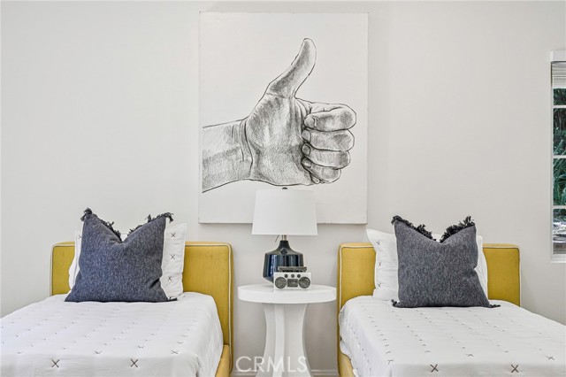 3975 Van Noord Avenue, Studio City CA: https://media.crmls.org/medias/4b5c86dc-7030-44da-8e5f-985a0c0dd4bb.jpg