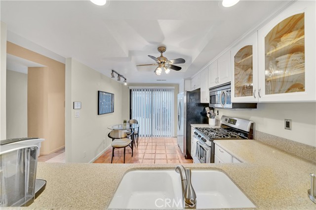 Image 16 for 76506   Begonia LN