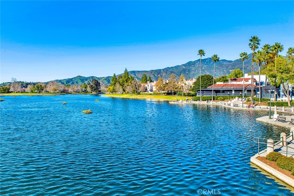 https://media.crmls.org/medias/4b5d8392-7796-4460-8f7e-c6d1fde36897.jpg?preset=X-Large