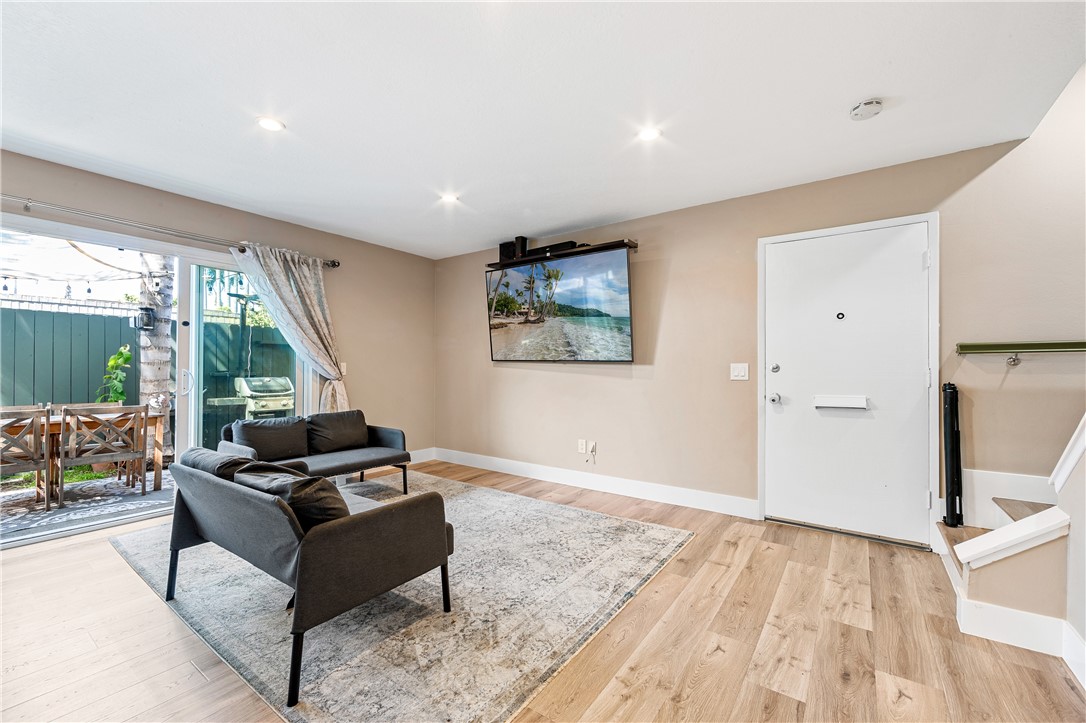 Detail Gallery Image 8 of 44 For 1632 Iowa a,  Costa Mesa,  CA 92626 - 2 Beds | 1 Baths