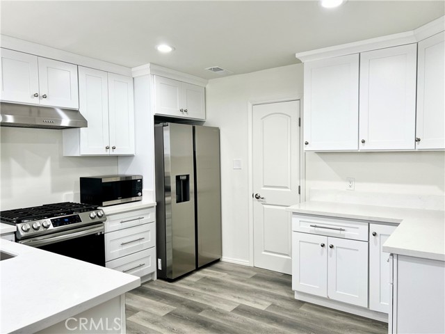 Detail Gallery Image 9 of 33 For 2121 Curtis Ave, Redondo Beach,  CA 90278 - 4 Beds | 2/1 Baths