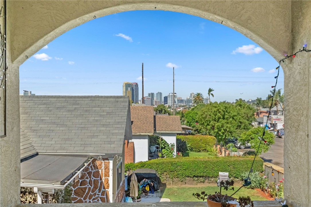 Detail Gallery Image 13 of 20 For 2141 Harrison Ave, San Diego,  CA 92113 - 4 Beds | 2/1 Baths