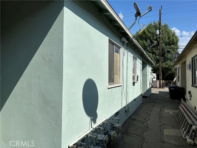 1824 North Hollywood Way photo 5