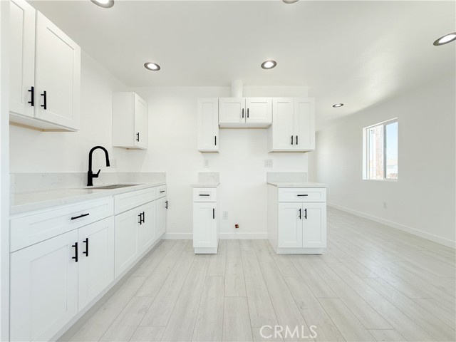 518 N Wilmington Avenue, Compton CA: https://media.crmls.org/medias/4b5f8adb-aaf4-4e22-9b4b-fbbca91a156f.jpg