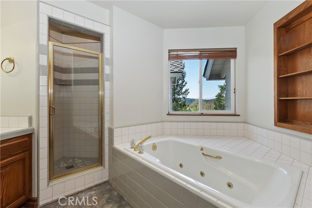 Detail Gallery Image 32 of 54 For 27513 St Bernard Ln, Lake Arrowhead,  CA 92352 - 5 Beds | 3 Baths
