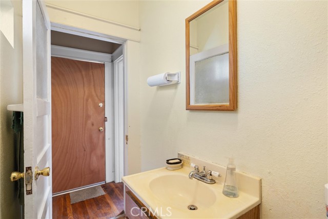 1726 52nd Street, Los Angeles, California 90062, 3 Bedrooms Bedrooms, ,1 BathroomBathrooms,Single Family Residence,For Sale,52nd,DW24144803