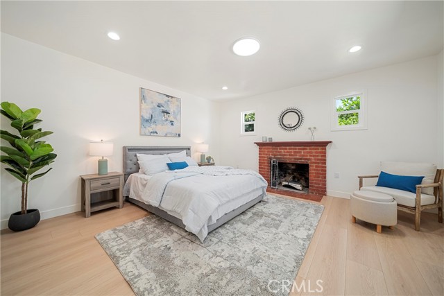 3211 W Jeffries Avenue, Burbank CA: https://media.crmls.org/medias/4b619a2d-bdd5-4cb8-8098-527e638b68a4.jpg