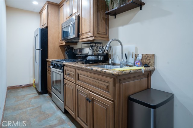 Detail Gallery Image 14 of 38 For 6930 Balcom, Reseda,  CA 91335 - 7 Beds | 6 Baths