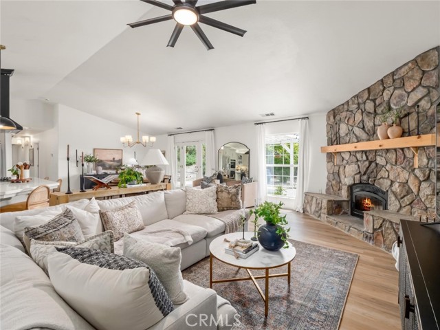 41797 River Knolls Way, Coarsegold CA: https://media.crmls.org/medias/4b6323c7-d2a5-4c41-880f-435b0475010c.jpg