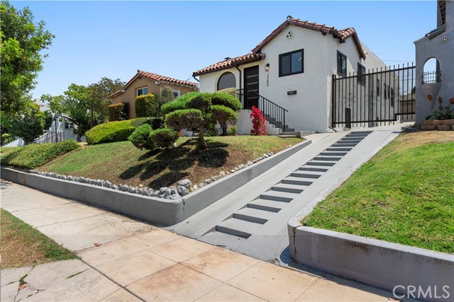 3206 74th Street, Los Angeles, California 90043, 3 Bedrooms Bedrooms, ,1 BathroomBathrooms,Single Family Residence,For Sale,74th,PW24143721