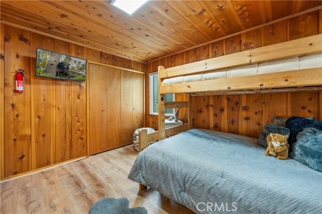 Detail Gallery Image 20 of 37 For 39521 Lake Dr, Big Bear Lake,  CA 92315 - 4 Beds | 2 Baths