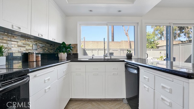 Detail Gallery Image 12 of 37 For 19471 Sandcastle, Huntington Beach,  CA 92648 - 3 Beds | 2/1 Baths