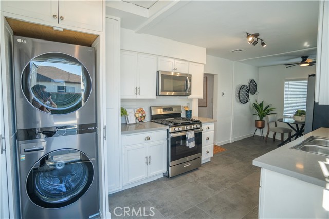 11835 Gale Ave, Hawthorne CA: https://media.crmls.org/medias/4b65f14b-e53e-4c0c-ab5e-ef07365409b5.jpg