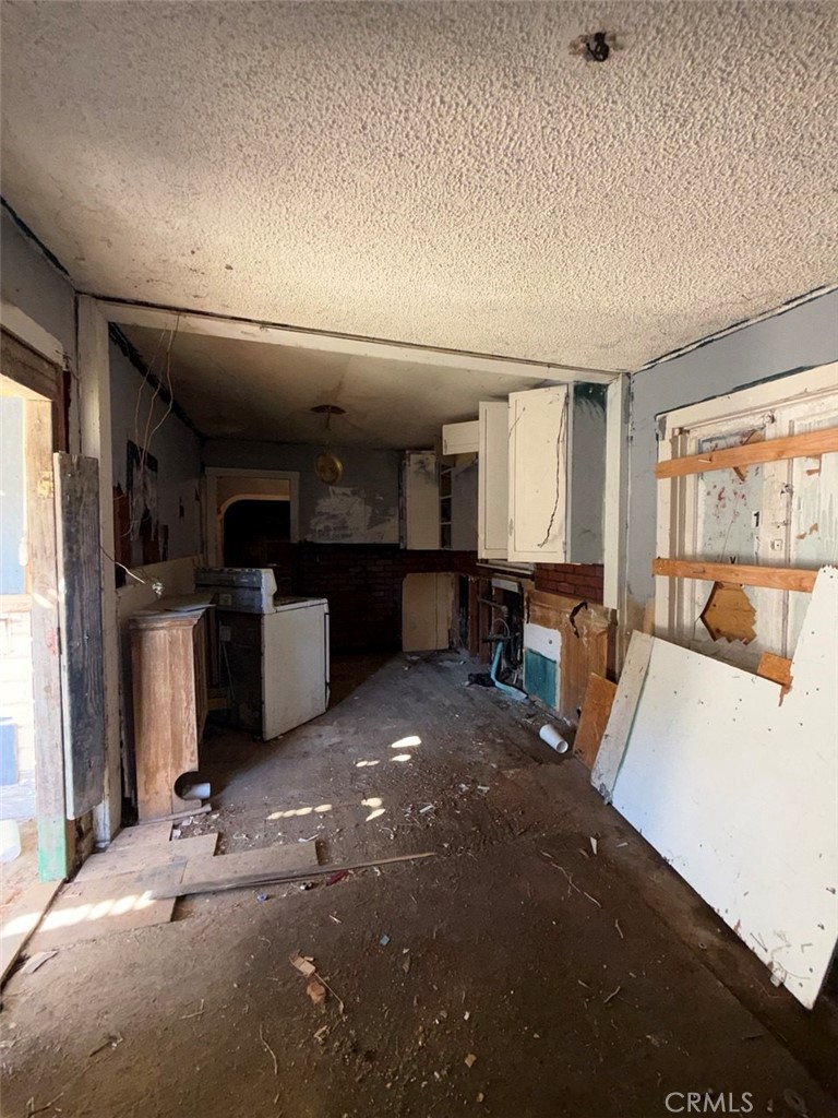 https://media.crmls.org/medias/4b665ae7-a30b-4943-893b-1247baca4577.jpg?preset=X-Large