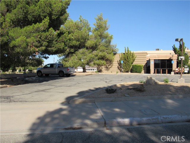 13875 Park Avenue, Victorville, California 92392, ,Commercial Lease,For Rent,13875 Park Avenue,CRHD24140154