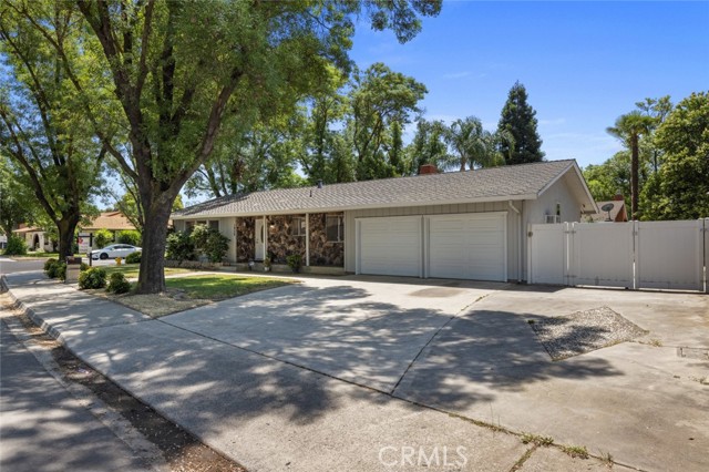 1920 E Orangeburg Avenue, Modesto CA: https://media.crmls.org/medias/4b678ad6-c13b-4c95-ae23-1102a00240a7.jpg