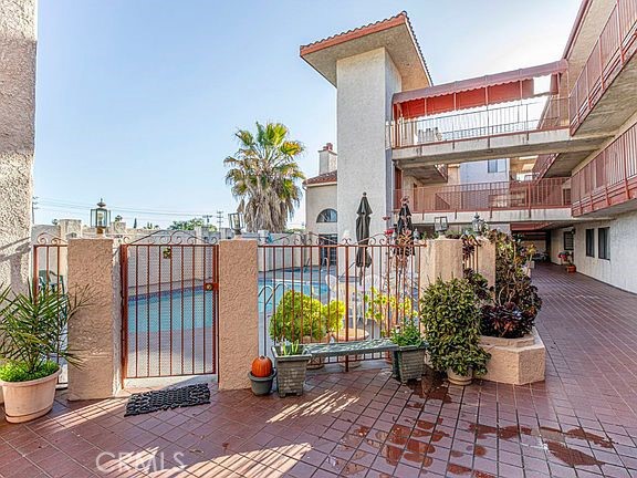 7625 Reseda Boulevard, Reseda CA: https://media.crmls.org/medias/4b678e56-4fcd-4a1a-844c-fbd545e2c7e9.jpg
