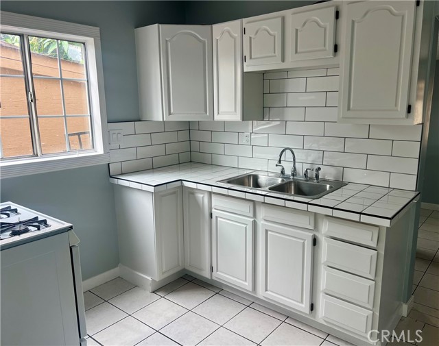 Detail Gallery Image 5 of 16 For 837 S Philadelphia St, Anaheim,  CA 92805 - 3 Beds | 1 Baths