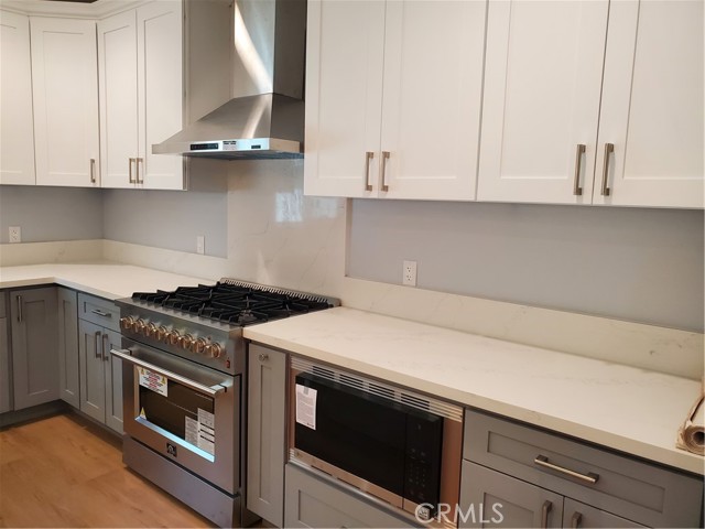 3945 3949 Sycamore Street, Pasadena CA: https://media.crmls.org/medias/4b67c087-7048-4e1b-ae74-900652e4ccb6.jpg