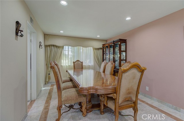 Detail Gallery Image 9 of 45 For 13320 Golden Valley Ln, Granada Hills,  CA 91344 - 5 Beds | 2/1 Baths