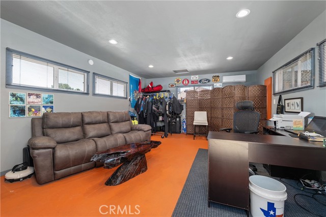 10739 Helendale photo 28