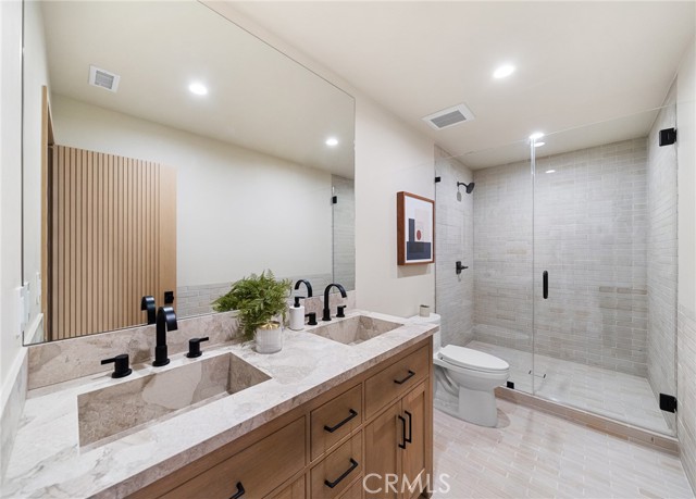 24153 Califa Street, Woodland Hills CA: https://media.crmls.org/medias/4b6ad293-50c4-4168-a5d4-d23008fc2418.jpg