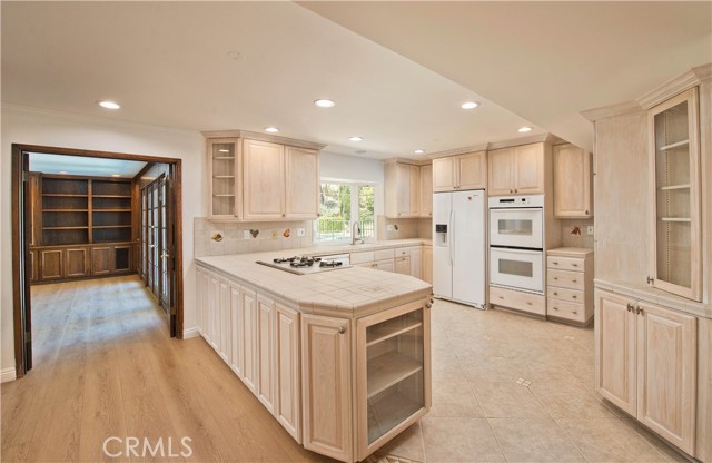 5819 Fairhaven Avenue, Woodland Hills CA: https://media.crmls.org/medias/4b6aec72-6c85-4cd5-ae94-3e90ed54dd39.jpg