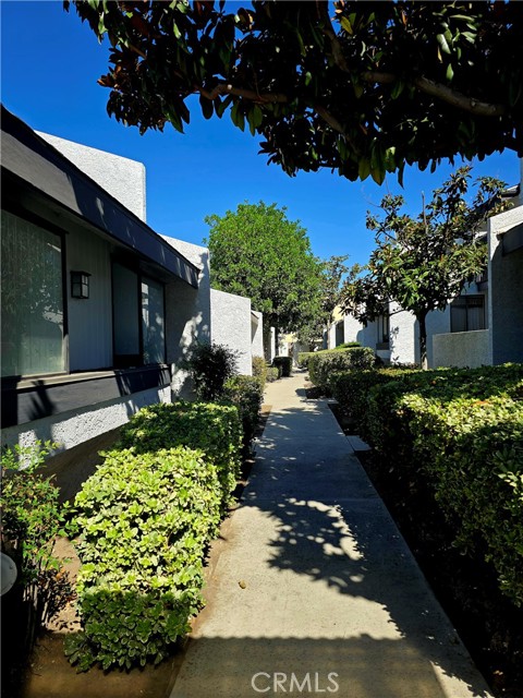 Detail Gallery Image 4 of 14 For 20821 E Calora #E1,  Covina,  CA 91724 - 3 Beds | 2/1 Baths