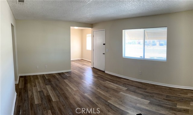 Detail Gallery Image 4 of 16 For 2196 W Oakland Ave, Hemet,  CA 92545 - 2 Beds | 1 Baths