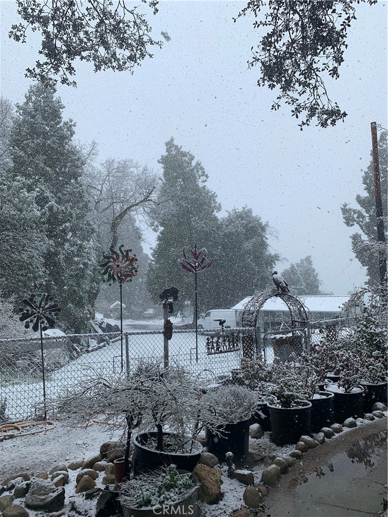 https://media.crmls.org/medias/4b6d49dd-2e16-4b9d-bdce-a12315f08055.jpg?preset=X-Large