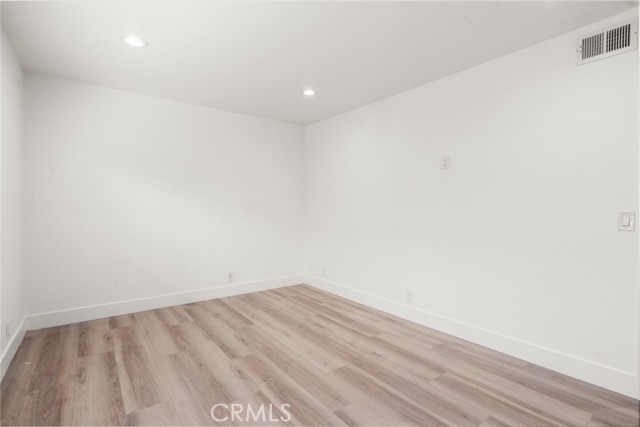 707 1/2 Orchid Avenue, Corona del Mar CA: https://media.crmls.org/medias/4b6d694d-8f1e-466f-bbe1-8017762c547c.jpg