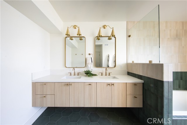 Detail Gallery Image 33 of 68 For 11911 Hartsook, Valley Village,  CA 91607 - 5 Beds | 4 Baths