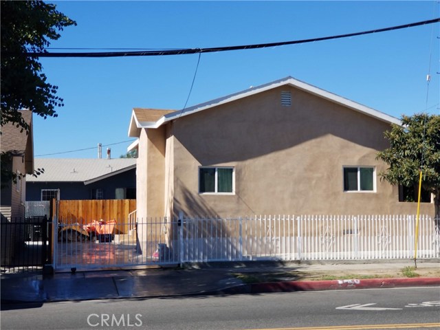 1256 E 67th St, Los Angeles, CA 90001