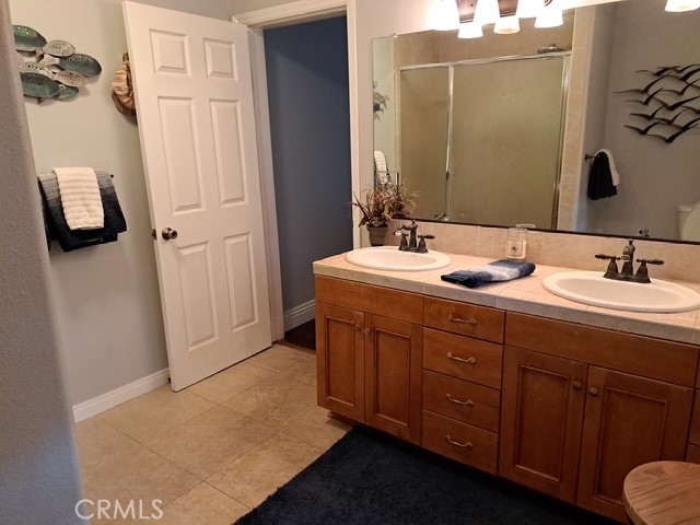 https://media.crmls.org/medias/4b6da78d-16fd-4a4c-804f-d1c27defdf4b.jpg?preset=X-Large