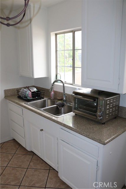 3641 W Oak Avenue, Fullerton CA: https://media.crmls.org/medias/4b6dc057-6746-4fc0-9f12-3e835e9d0f95.jpg