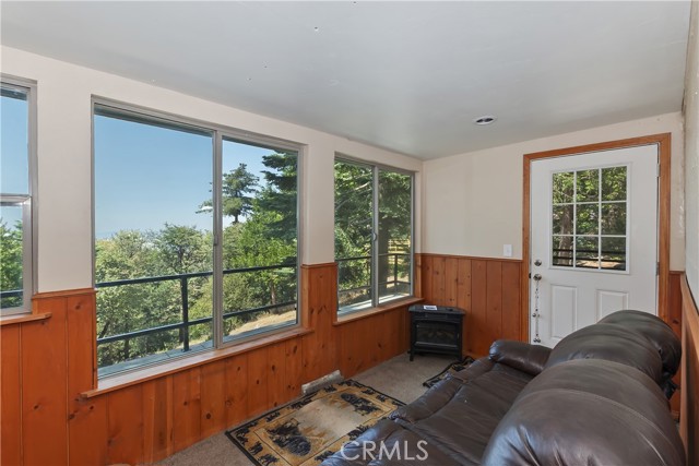 1040 Mile High Road, Twin Peaks CA: https://media.crmls.org/medias/4b6ecfaf-b239-4453-9644-43eb92d8f31e.jpg