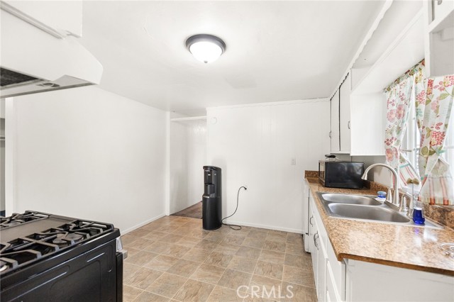 608 Western Avenue, San Bernardino CA: https://media.crmls.org/medias/4b6f249b-4af2-4337-9e07-805d4291ab76.jpg