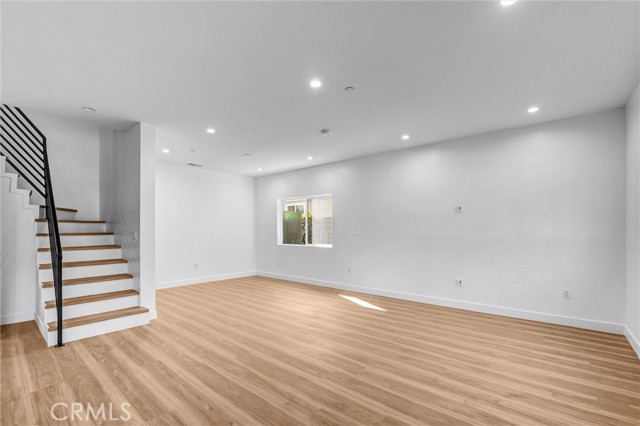 7320 Newcastle, Reseda CA: https://media.crmls.org/medias/4b6f4035-78ad-47a9-8450-c6e6d35f07f7.jpg