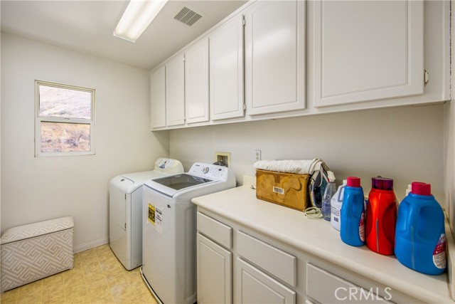 6858 Bacon Lane, Highland CA: https://media.crmls.org/medias/4b6f43db-c138-489d-82e2-1c4b04c98c33.jpg