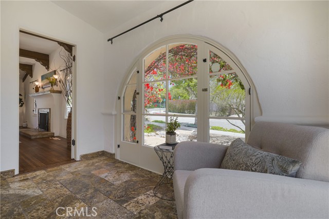 516 E Stocker Street, Glendale CA: https://media.crmls.org/medias/4b6f995a-0191-4395-9662-46c5e1b60473.jpg