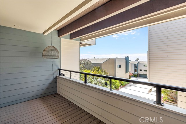 Detail Gallery Image 5 of 32 For 439 Camino De Las Colinas, Redondo Beach,  CA 90277 - 3 Beds | 2/1 Baths