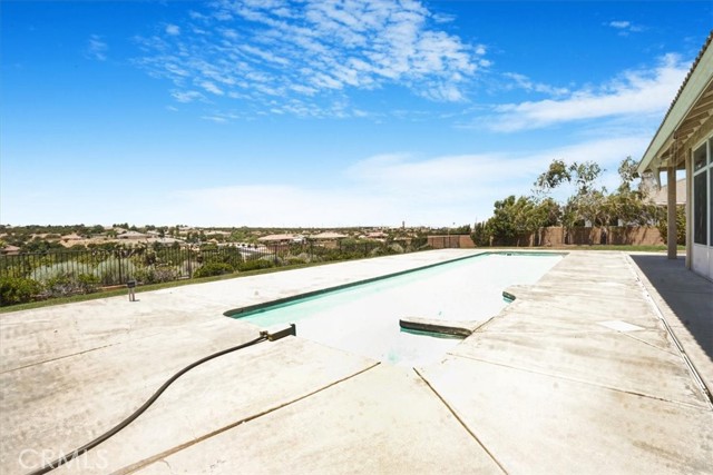 6940 Oak Vista Lane, Oak Hills CA: https://media.crmls.org/medias/4b70f566-5edd-439f-a4e9-4b70b353c7d9.jpg