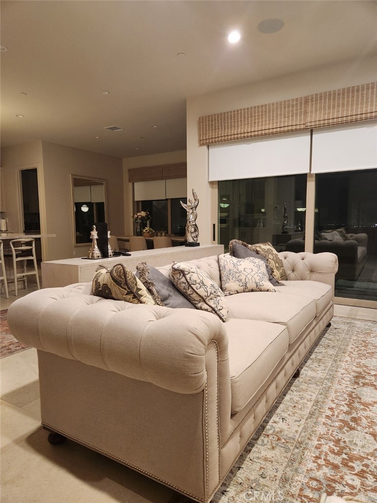 https://media.crmls.org/medias/4b71958a-4555-4339-bce0-5264cde4eb56.jpg?preset=X-Large