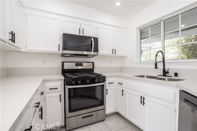 Detail Gallery Image 19 of 28 For 44662 Foxboro Ct, Lancaster,  CA 93535 - 3 Beds | 2 Baths